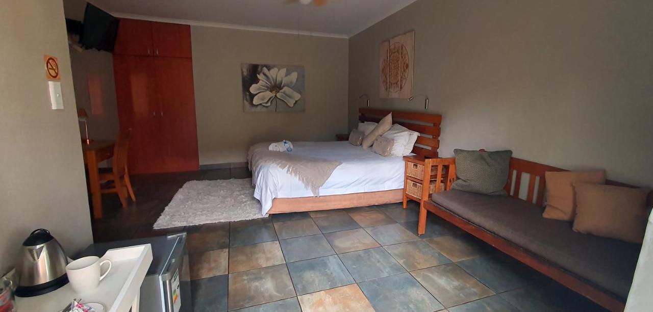 מידלבורג Aero Lodge Guest House מראה חיצוני תמונה