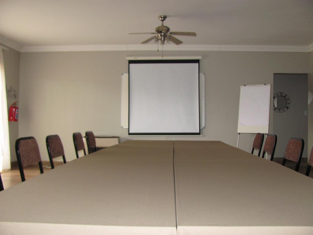 מידלבורג Aero Lodge Guest House מראה חיצוני תמונה